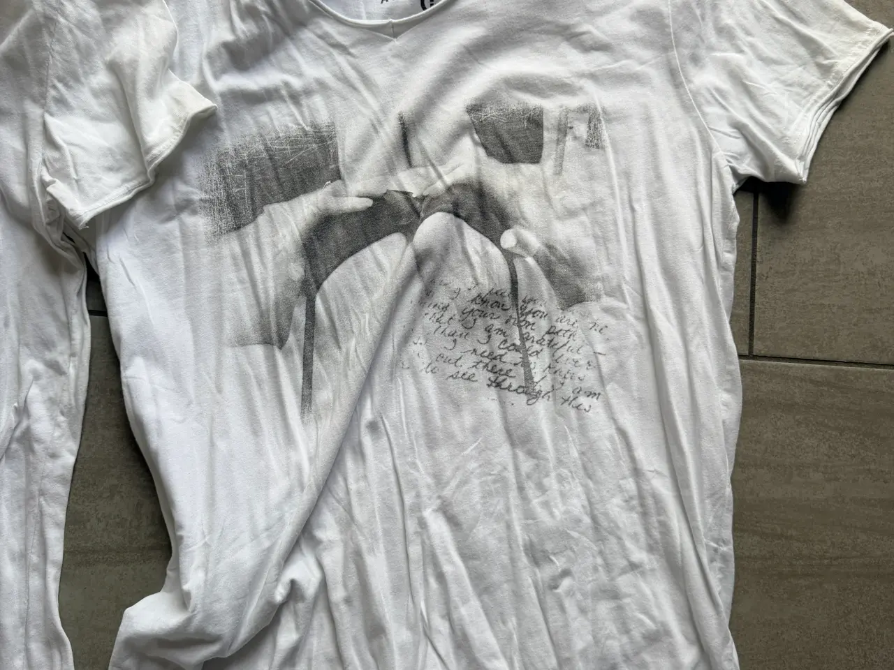 Billede 1 - T-shirt, str. M, med motiv