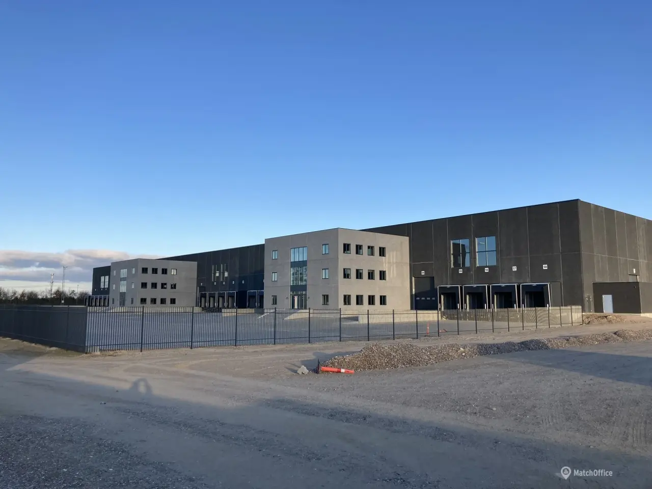 Billede 1 - 10.072 m2 Lager- Logistik-lejemål med 600 m2 kontor