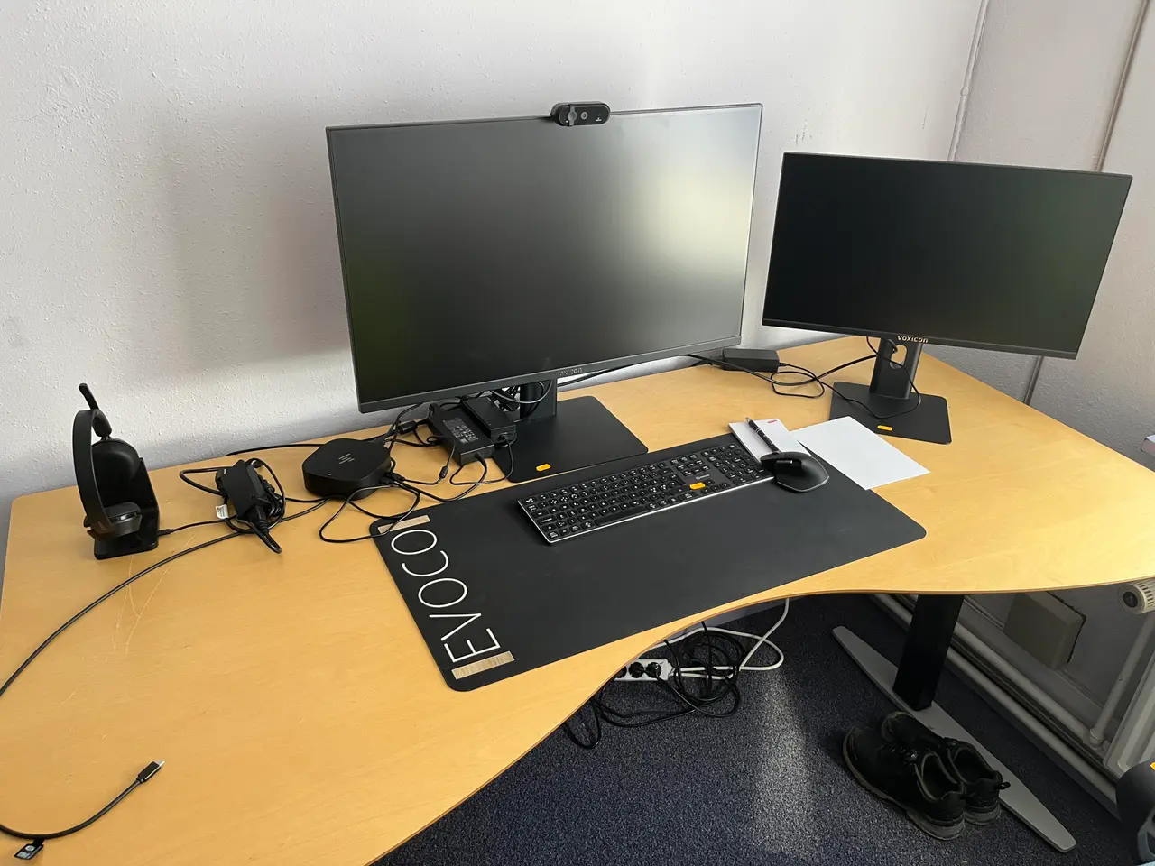 Billede 1 - 2. Stk. Voxicon Skærme, Headset m. Holder, Tastertur, HP Dock