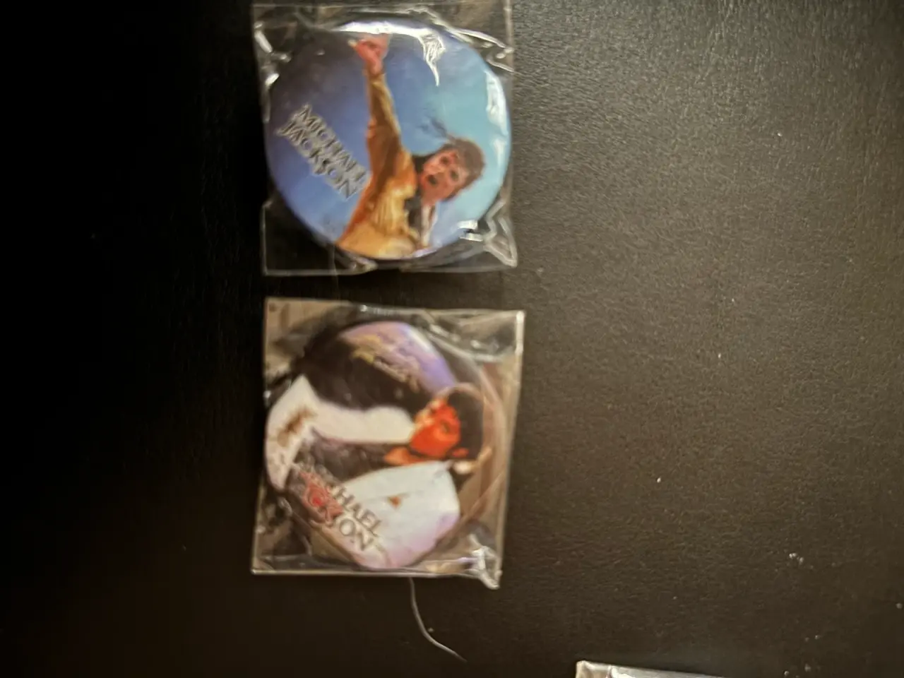 Billede 3 - 6 små Michael Jackson badges sælges samlet
