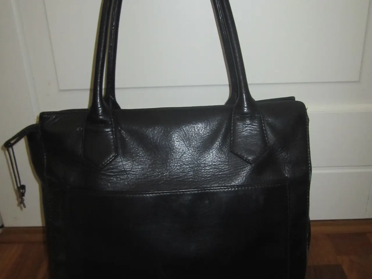 Billede 3 - BYD. BELSAC. Sort Skindtaske. 