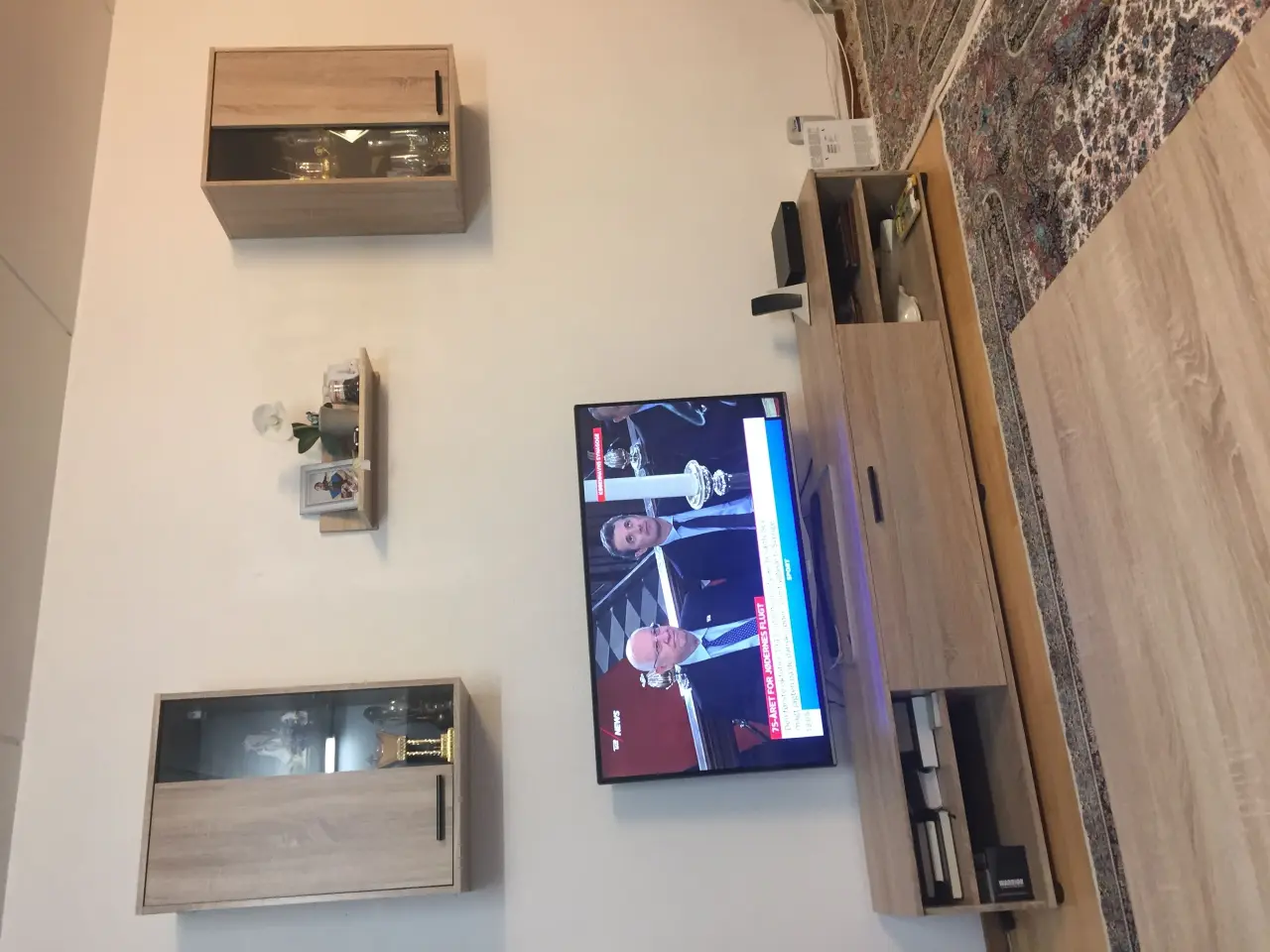 Billede 1 - KOMPLET REOLVÆG med lys og TV bord