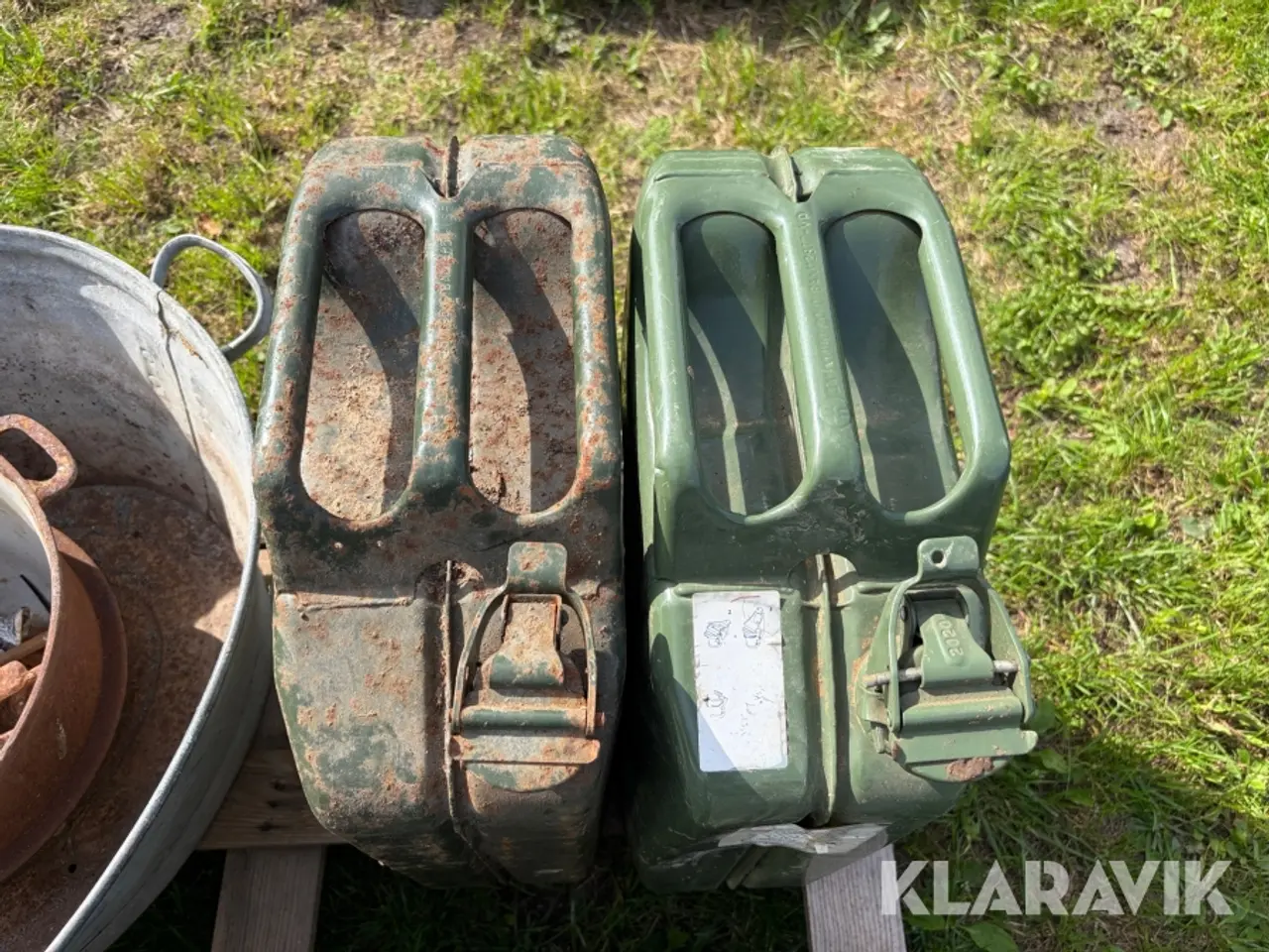 Billede 9 - Lot Jerrycans og assorterede metal - 6 styk