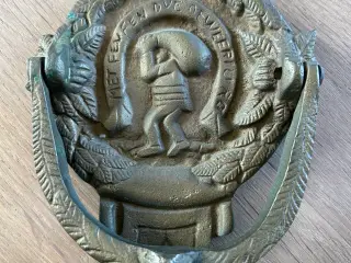 Dørhammer i messing, patineret