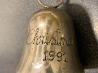 Juleklokke i sølvtøj