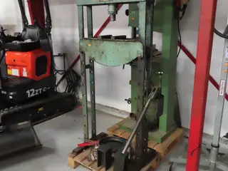 Hydrauliskpresse COMPAC P 15