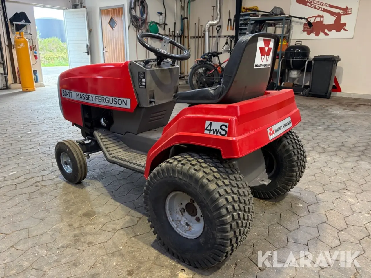 Billede 4 - Redskabsbærer Massey-Ferguson 30-17 med kost