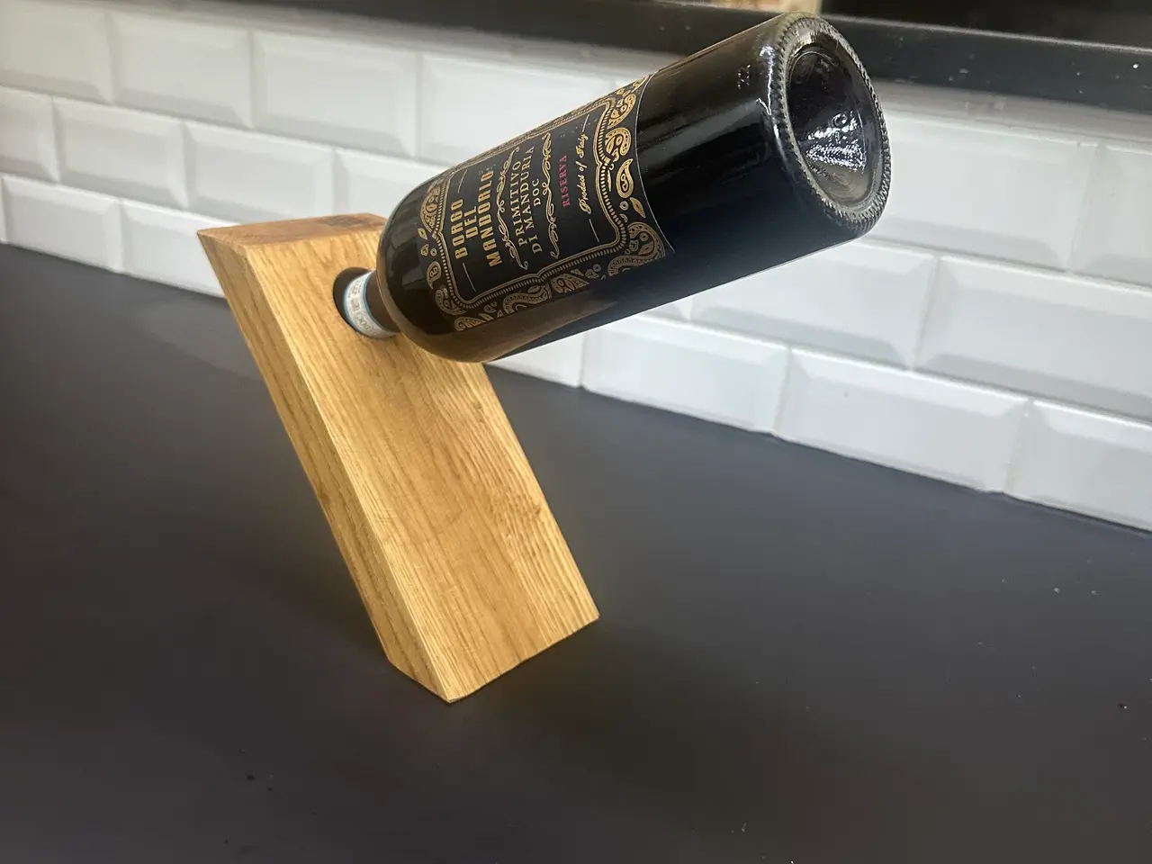Billede 1 - Svævende Vinholder i Massivt, Upcyclet Egetræ 🍷✨