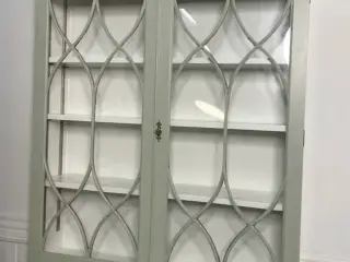 Smuk Hepplewhite vitrine
