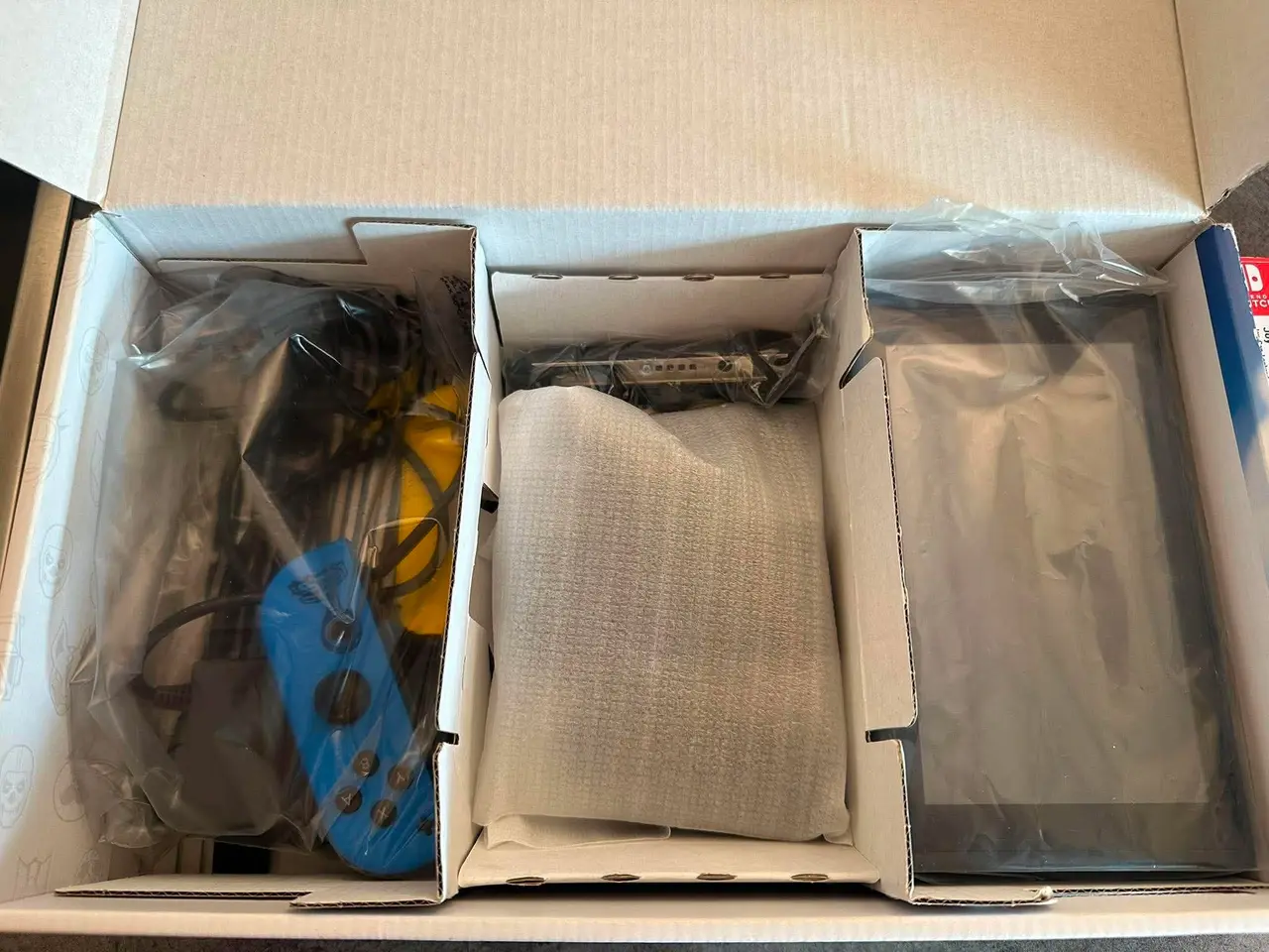 Billede 3 - Nintendo Switch Fortnite Special Edition med spil