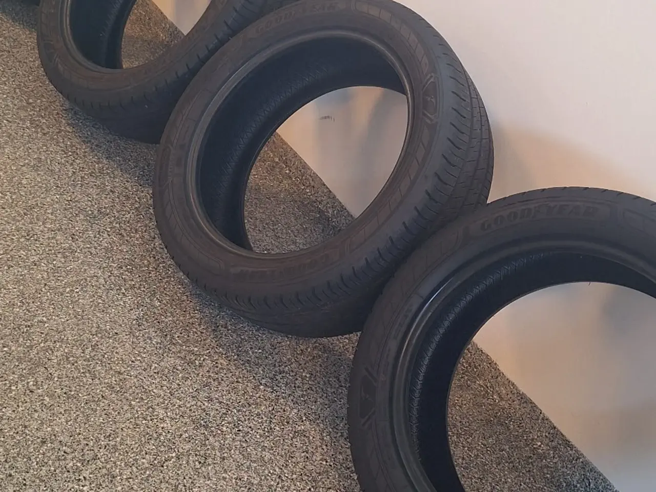 Billede 2 - Goodyear 235/50R19 Sommerdæk