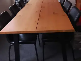 Spisebord og stole