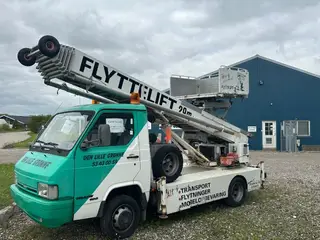 Nissan Med 29 meter flytte lift