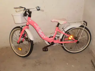 Lyserød pige cykel. BUD MODTAGES!
