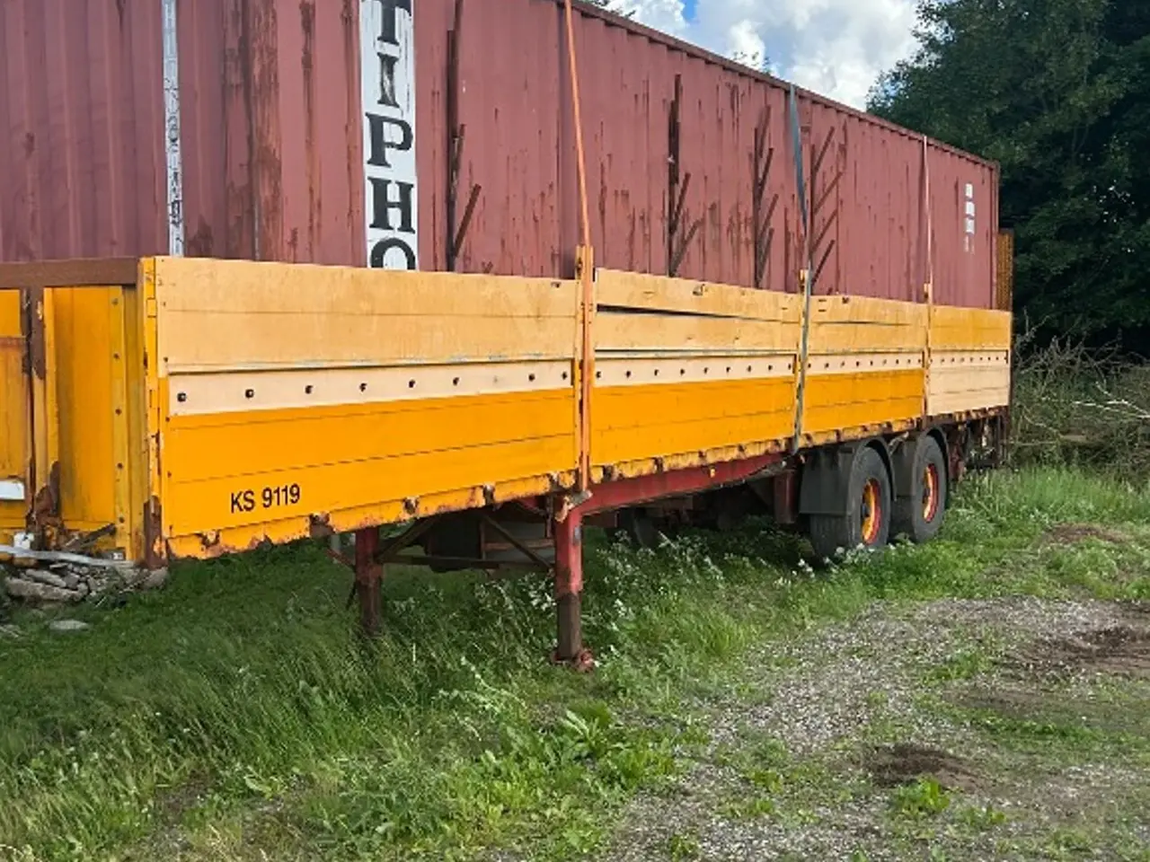 Billede 1 - Pacton Åben trailer med lift + 40 fod container med indhold