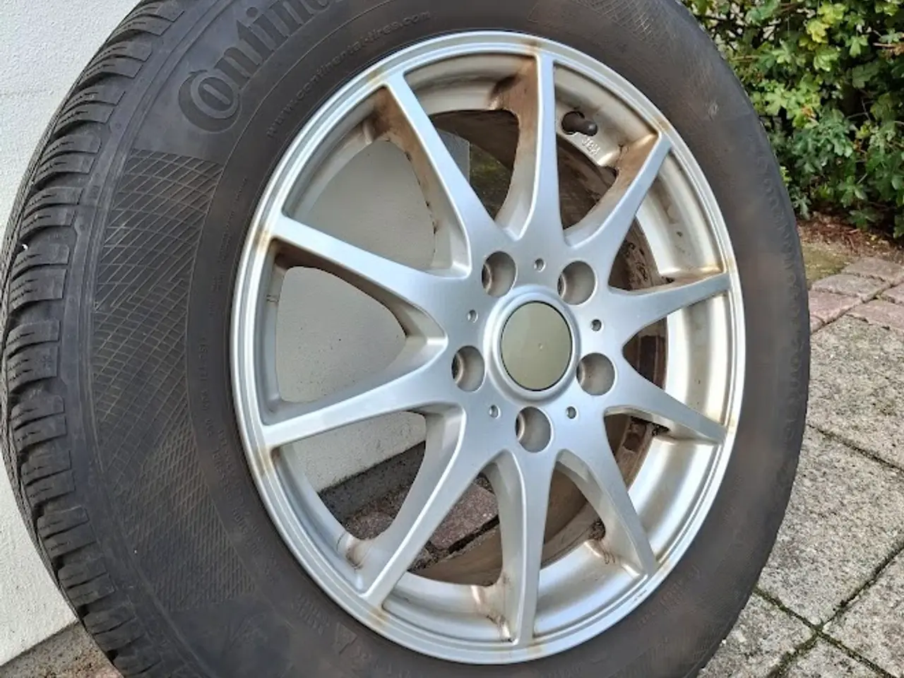 Billede 1 - 4 gode vinterdæk på 15" alufælge 