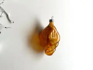 Brunt, kantet ornament