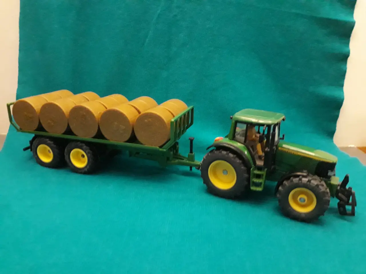 Billede 1 - Siku John Deere med Rundballevogn