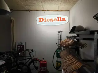 Diesella lysskilt 