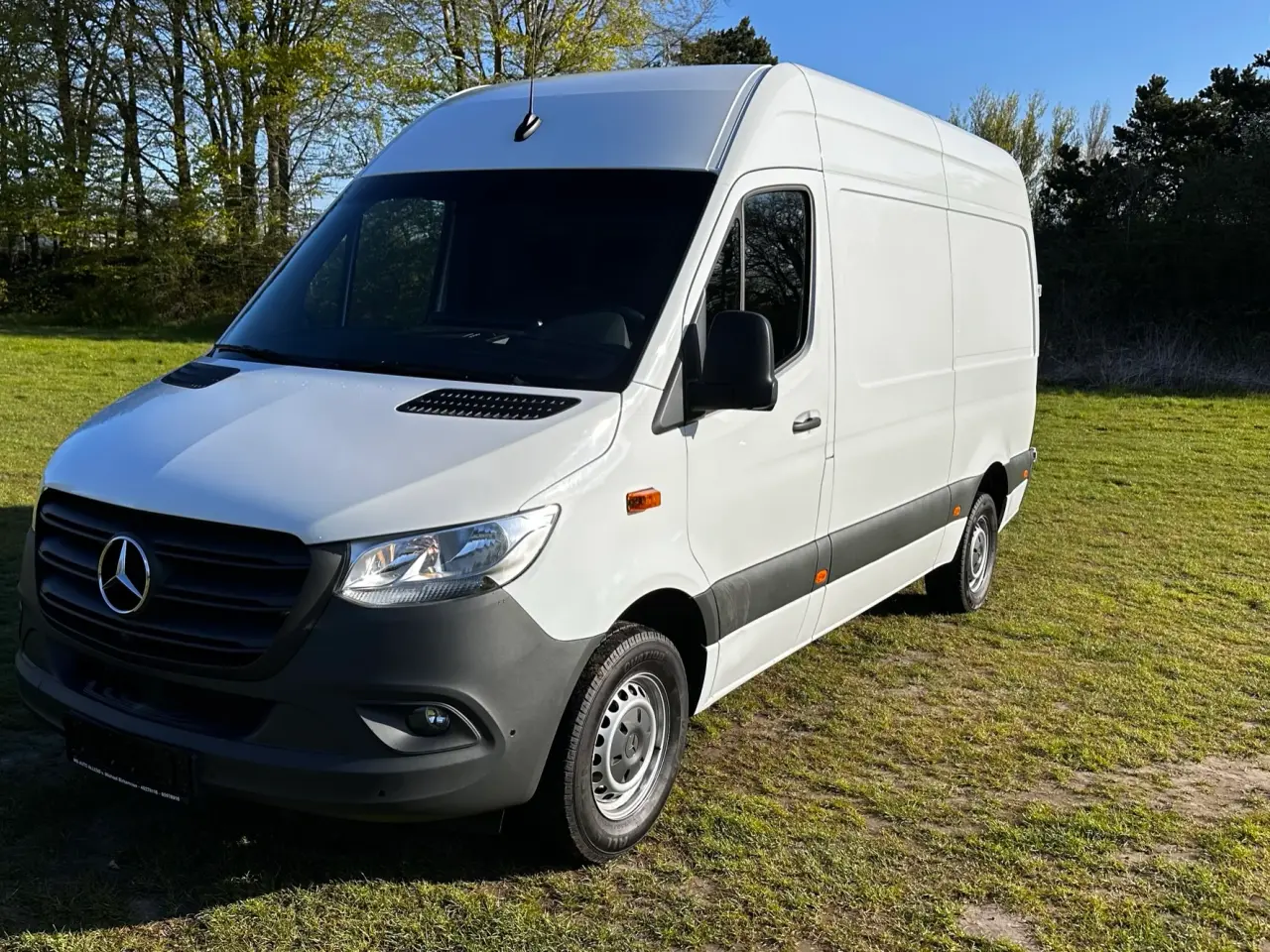 Billede 1 - Næsten ny Sprinter 317 CDI L2 H2 170 HK.