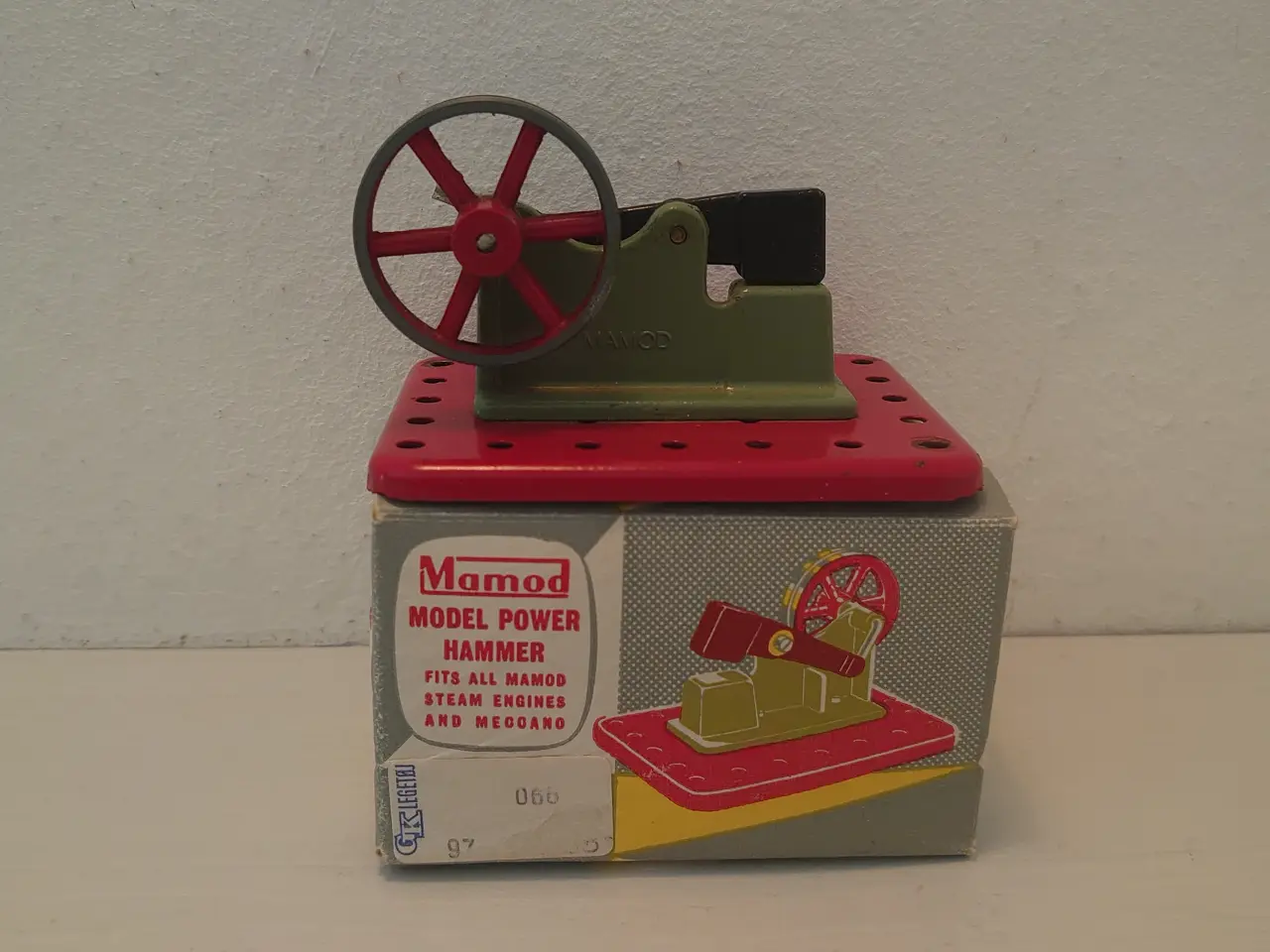 Billede 1 - Mamod hammer med kasse til dampmaskine.