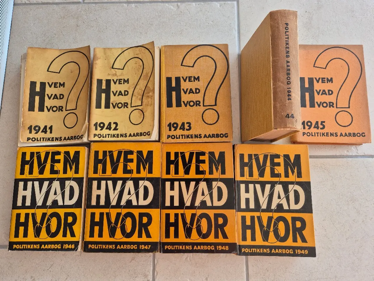 Billede 2 - Hvem Hvad Hvor, Politikens Årbøger