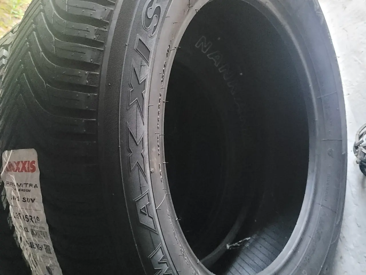 Billede 1 - Dæk helårs 235 / 65 R 19"