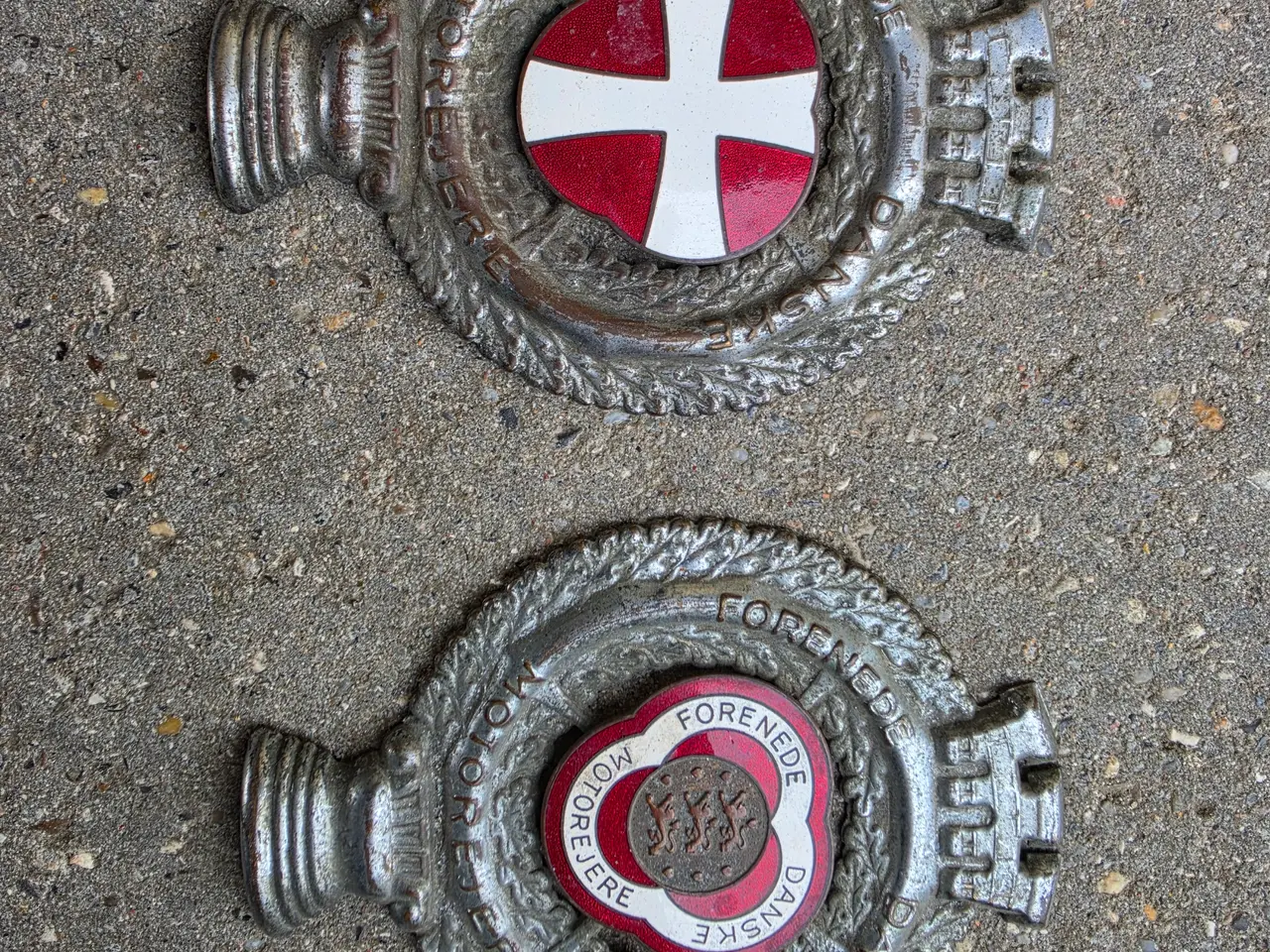 Billede 1 - Gamle Emblemer sælges.