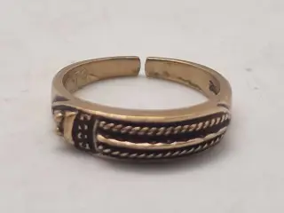 Vikingetids ring i bronze