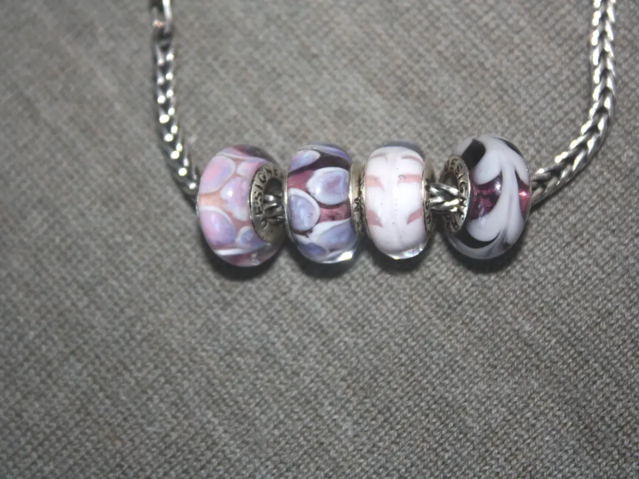 Billede 3 - Armbånd Trollbeads med blomsterlås 4 troldekugler 