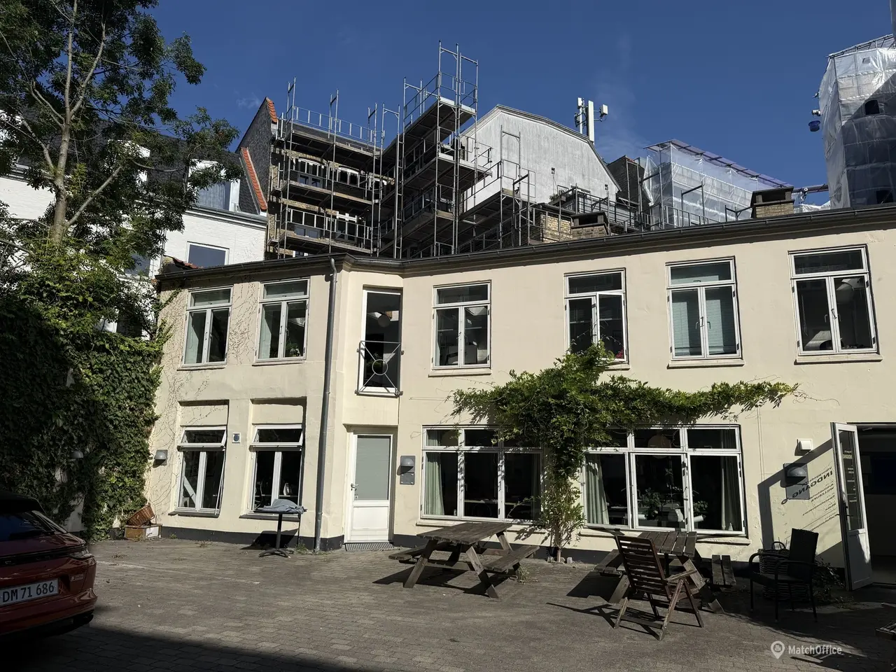 Billede 1 - Kontor i hyggelig baggård