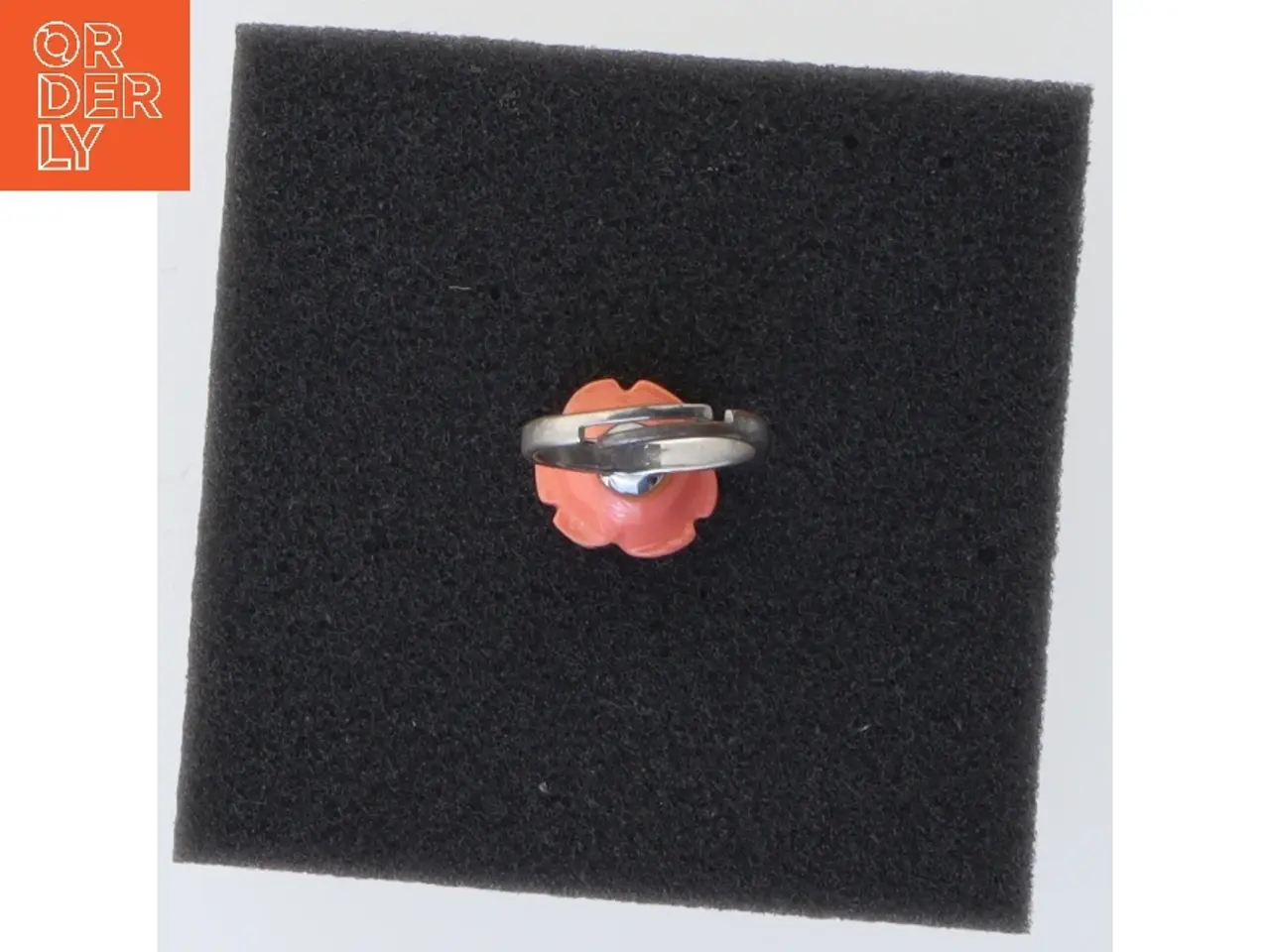 Billede 4 - Ring med rosenformet vedhæng (str. 51)