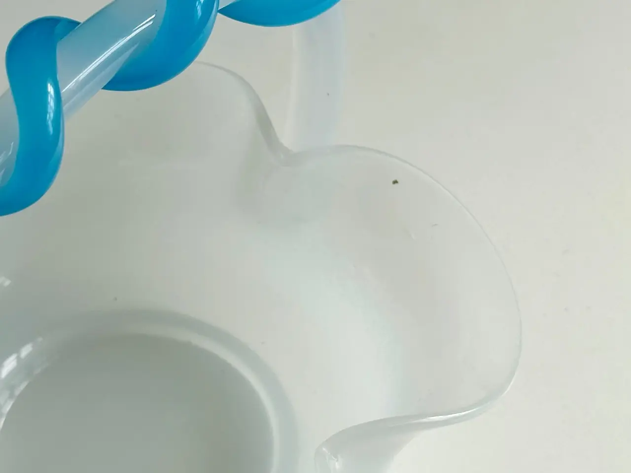 Billede 4 - Glasskål m hank, opalineglas
