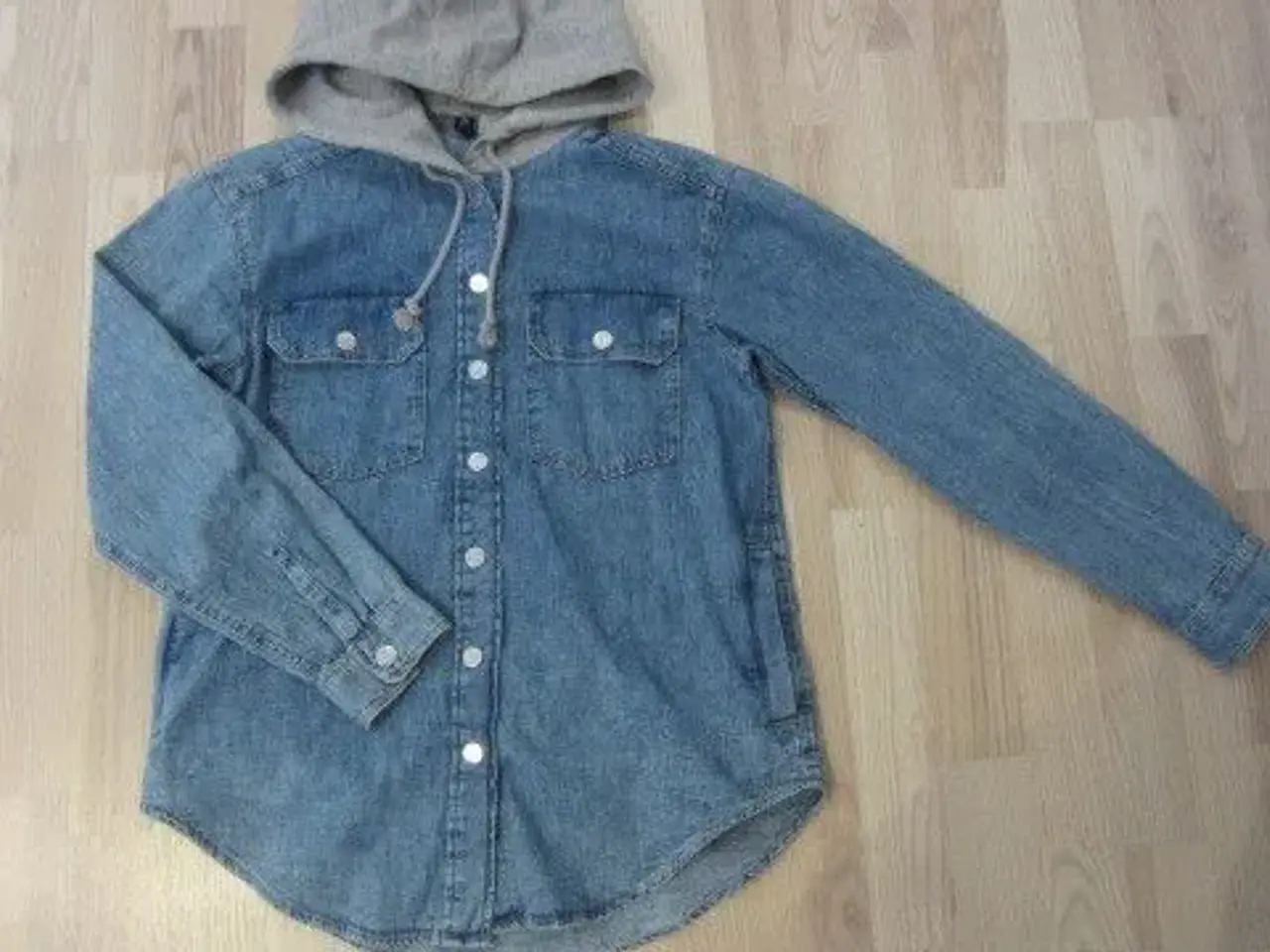 Billede 1 - Str. XS, blød cowboyskjorte m. hætte