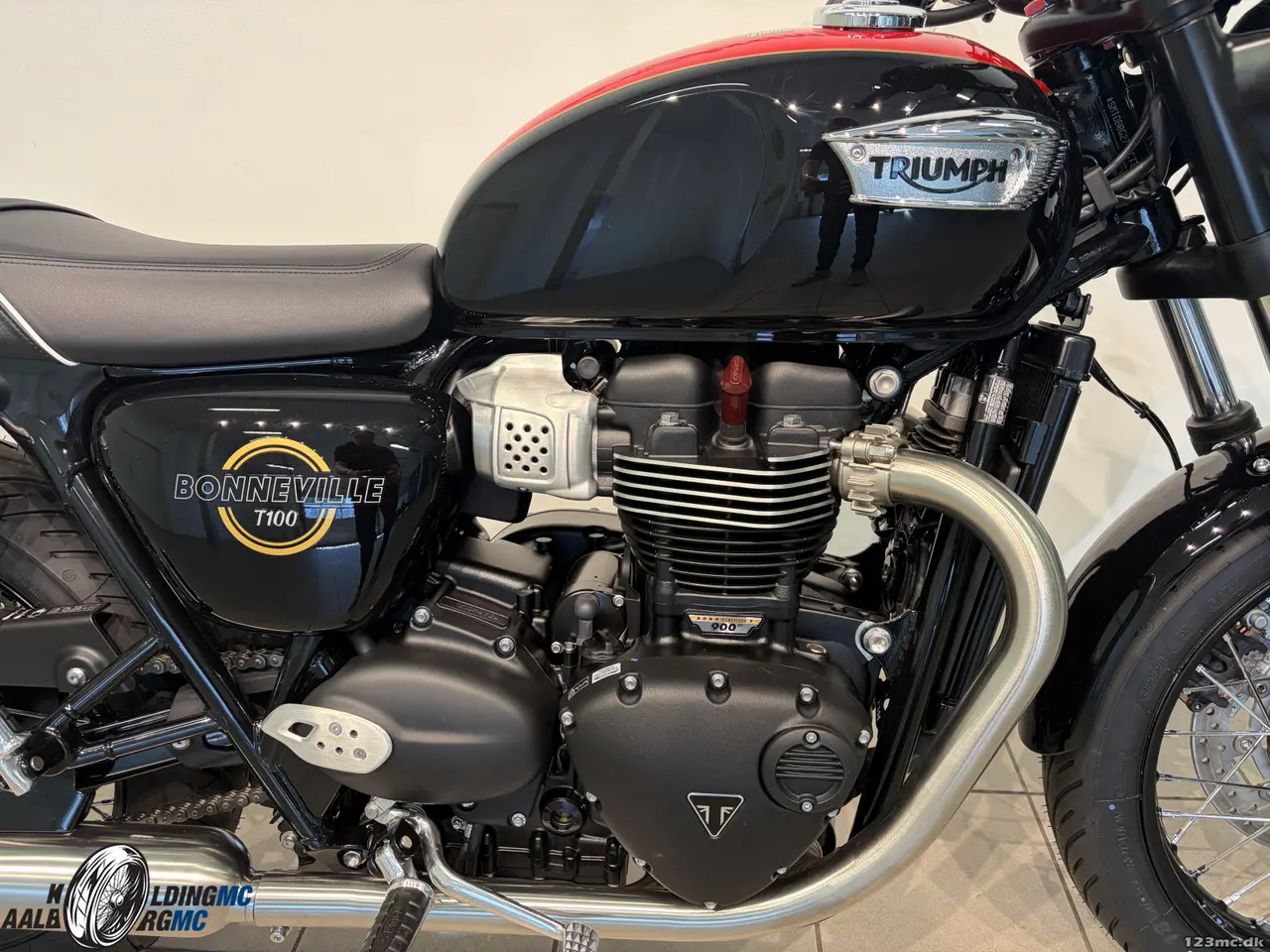 Billede 5 - Triumph Bonneville T 100 Jet Black / Diablo Red