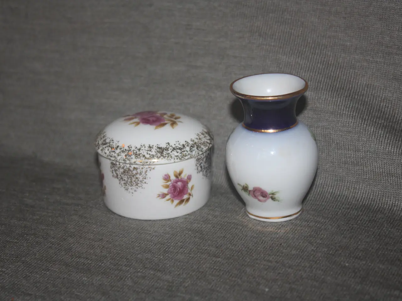 Billede 1 - Pilleæske i porcelæn samt lille vase