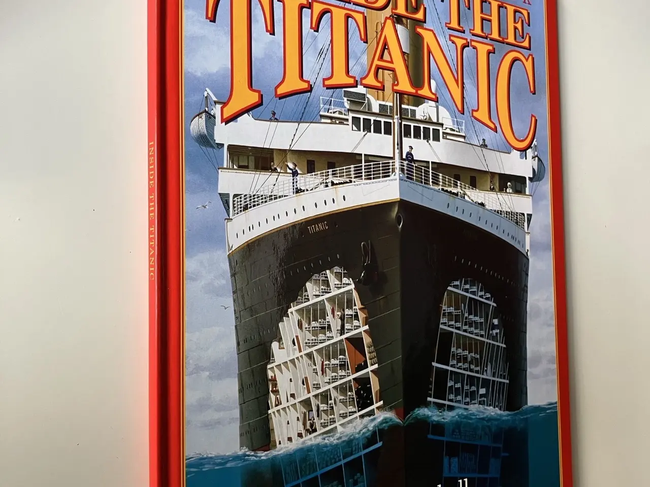 Billede 3 - Titanic 2 books (English). Inside the Titanic + St