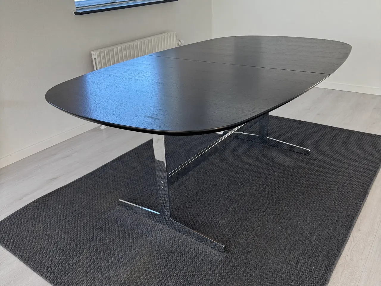 Billede 2 - Spisebord med 2 plader. Kuglelejeudtræk. 