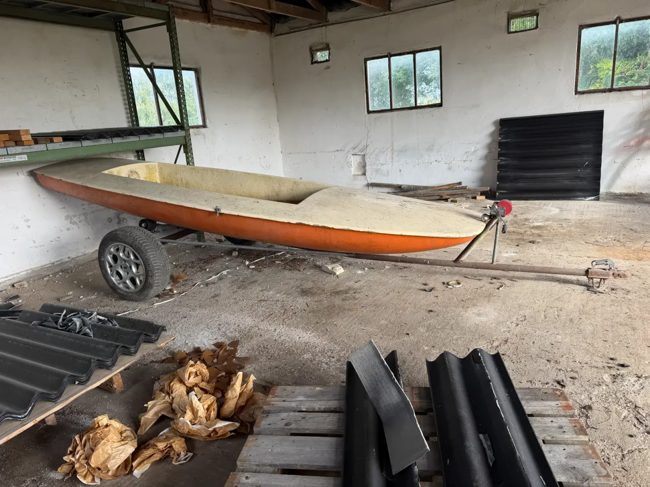 Billede 1 - Jolle med trailer kan monteres motor