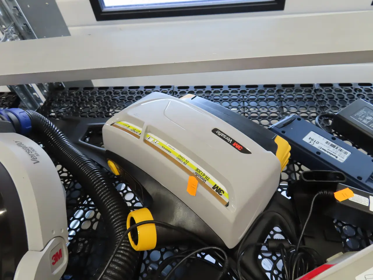 Billede 5 - Åndedrætsværn 3M Versaflo M-300 med filter 3M Versaflo samt batteri