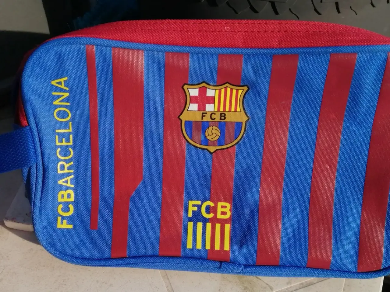 Billede 1 - FC BARCELONA TOILET TASKE OG MESSI BOG