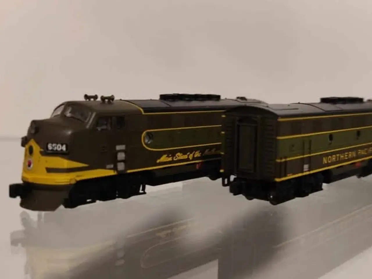 Billede 2 - Modeltog. AZL F3 A/B diesel lokomotiver. Z skala.