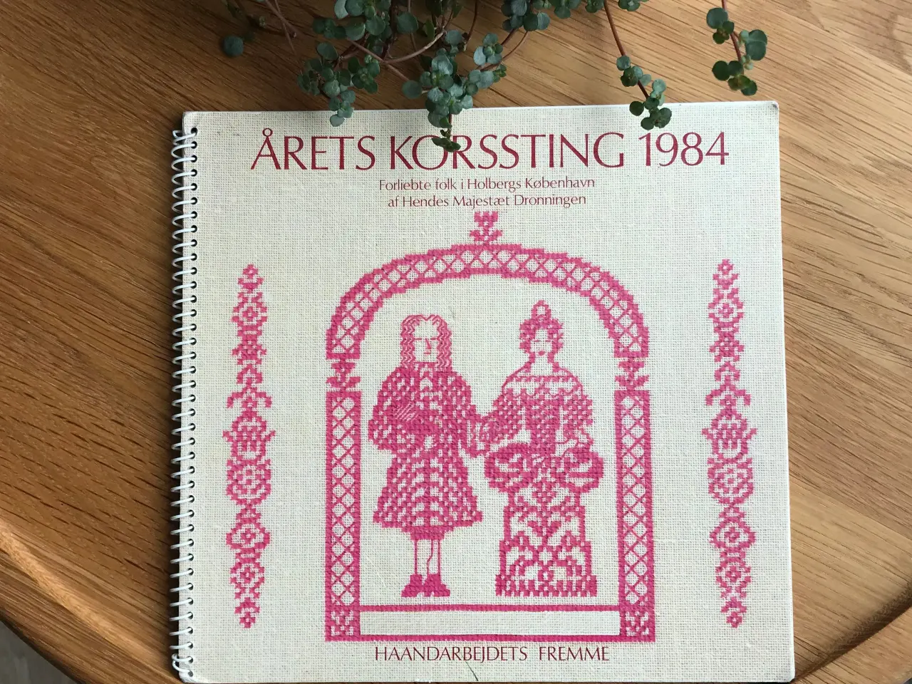 Billede 1 - Årets Korssting 1984 - Haandarbejdets Fremme