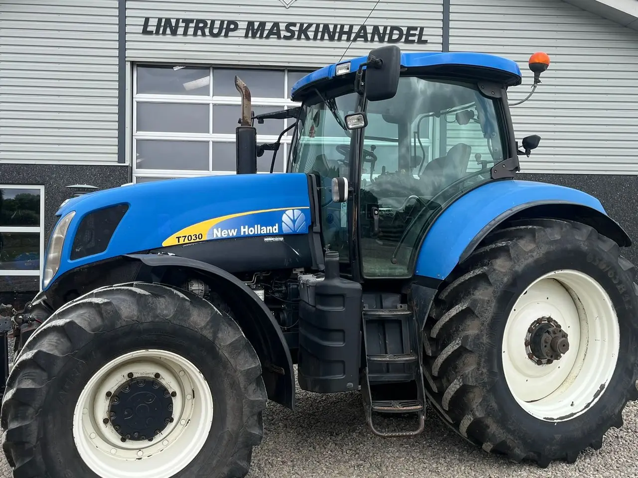 Billede 1 - New Holland T7030 SS med frontlift