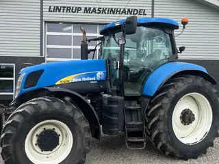 New Holland T7030 SS med frontlift