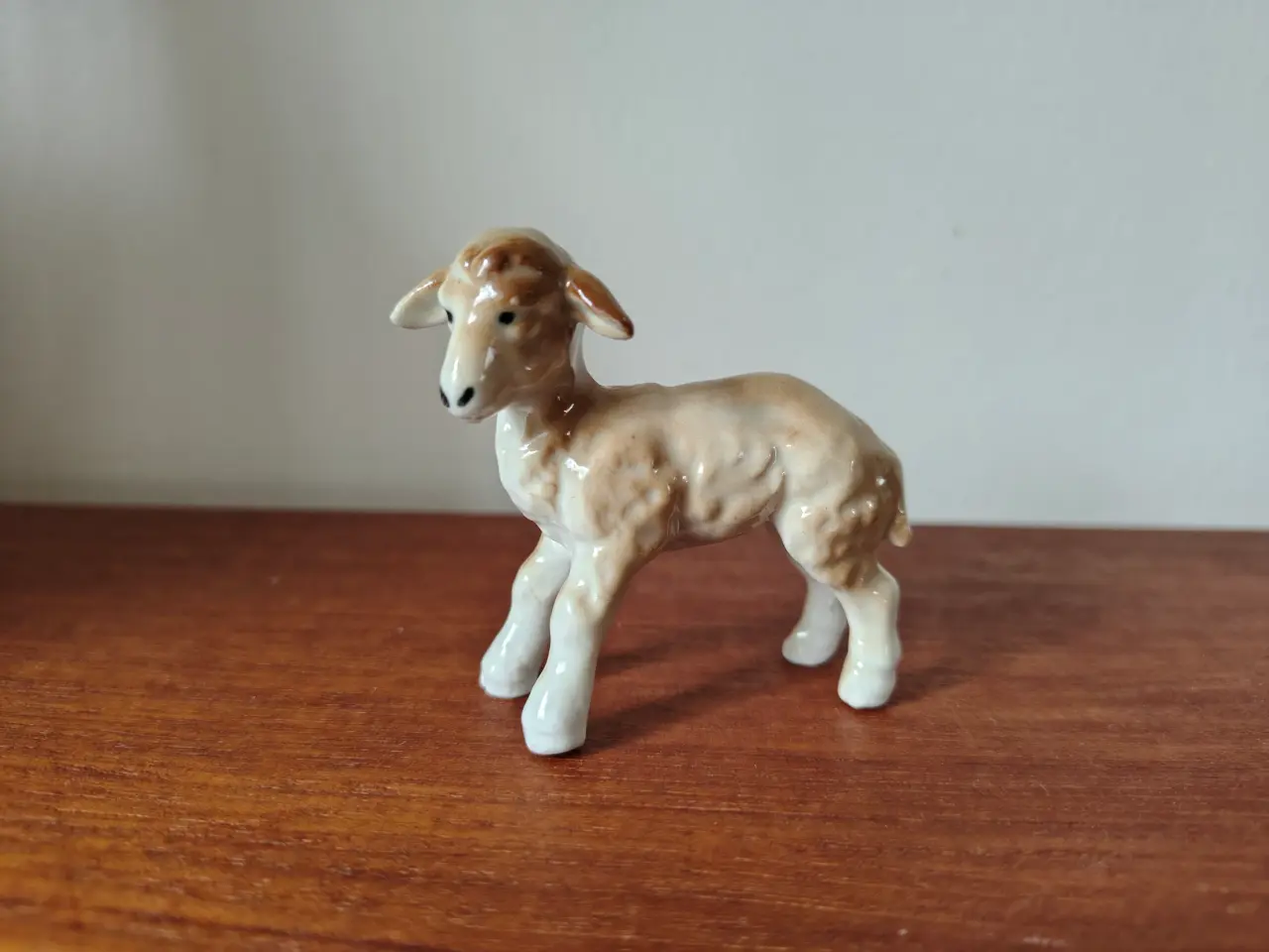 Billede 1 - Lille sød porcelænsfår