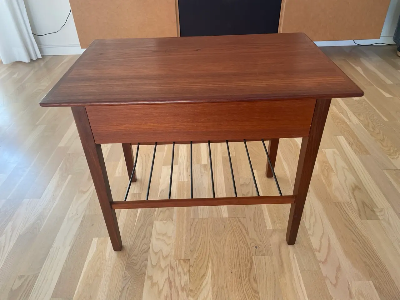 Billede 2 - Retro sidebord med skuffe og magasinholder