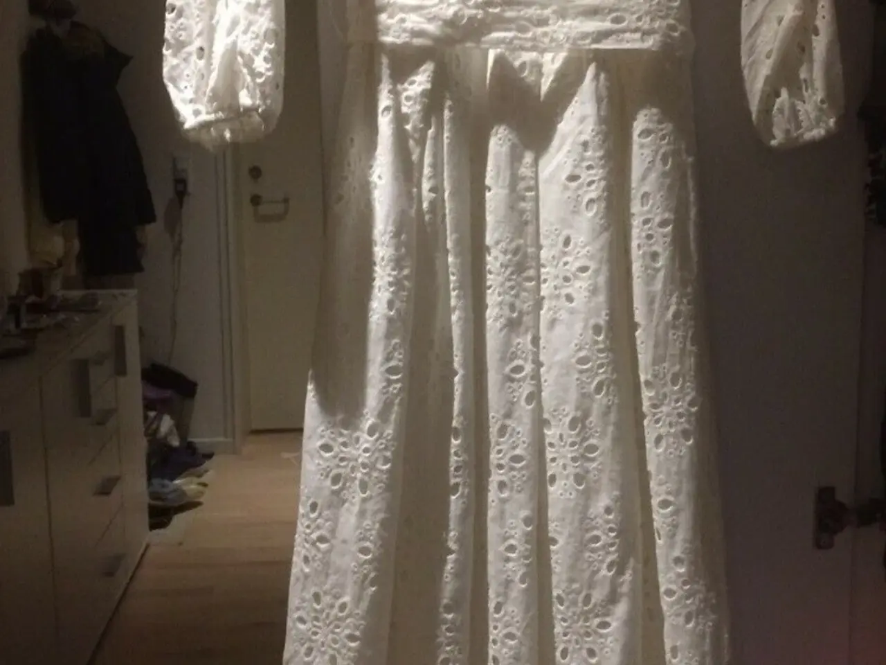Billede 2 - Konfirmation/Brudekjole i Broderi Anglaise