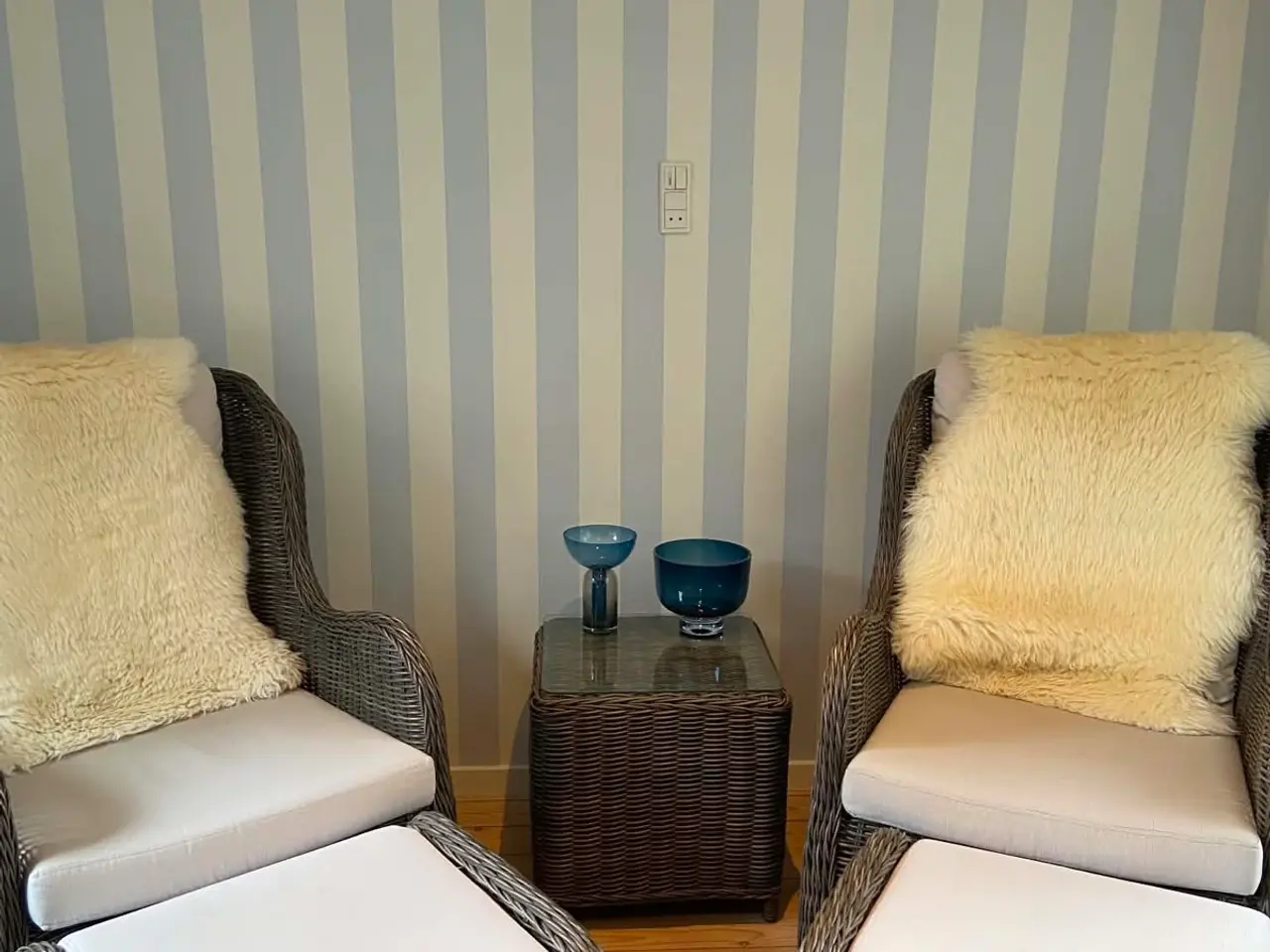 Billede 2 - loungesæt 2stole med skammel samt sidebord