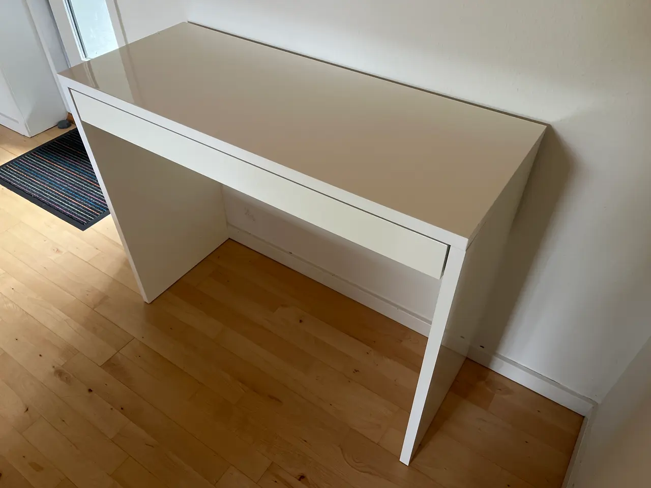 Billede 2 - Skrivebord / sminkebord hvid højglans - Odense